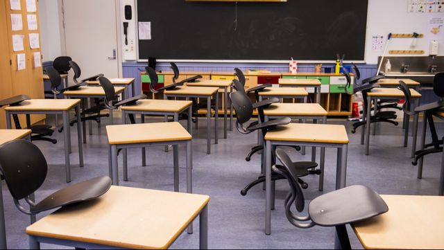 Tomt klassrum i Bygdøy skola i Norge i mars 2020. Arkivbild. Foto: FREDRIK VARFJELL/NTB SCANPIX/TT