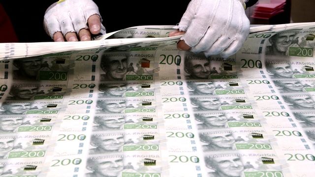 Du får allt mindre för dina kronor när kursen faller mot andra valutor. Arkivbild Foto: Riksbanken