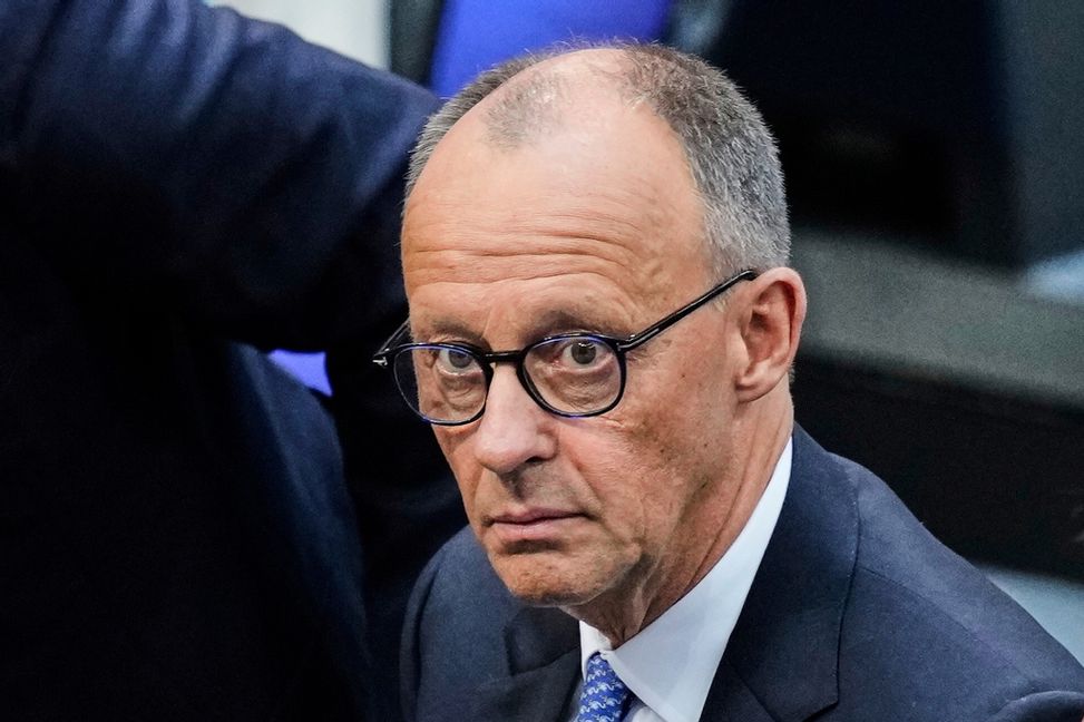 Med några få rösters marginal står det klart att Friedrich Merz inte blir vald till ny förbundskansler i en omröstning på tisdagen. Foto: Ebrahim Noroozi/AP/TT