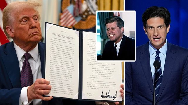 Donald Trump håller upp den signerade presidentordern om att offentliggöra de hemliga JFK-filerna. JFK:s barnbarn Jack Schlossberg (till höger) är inte imponerad. Foto: Ben Curtis/J. Scott Applewhite/AP/TT/Public Domain