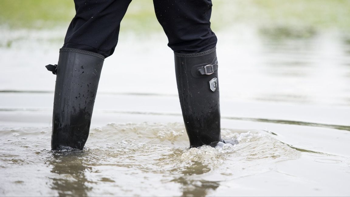 Kraftigt regn har gjort att vissa områden i Östergötland stått under vatten. Arkivbild. Foto: Jon Olav Nesvold/NTB/TT. 