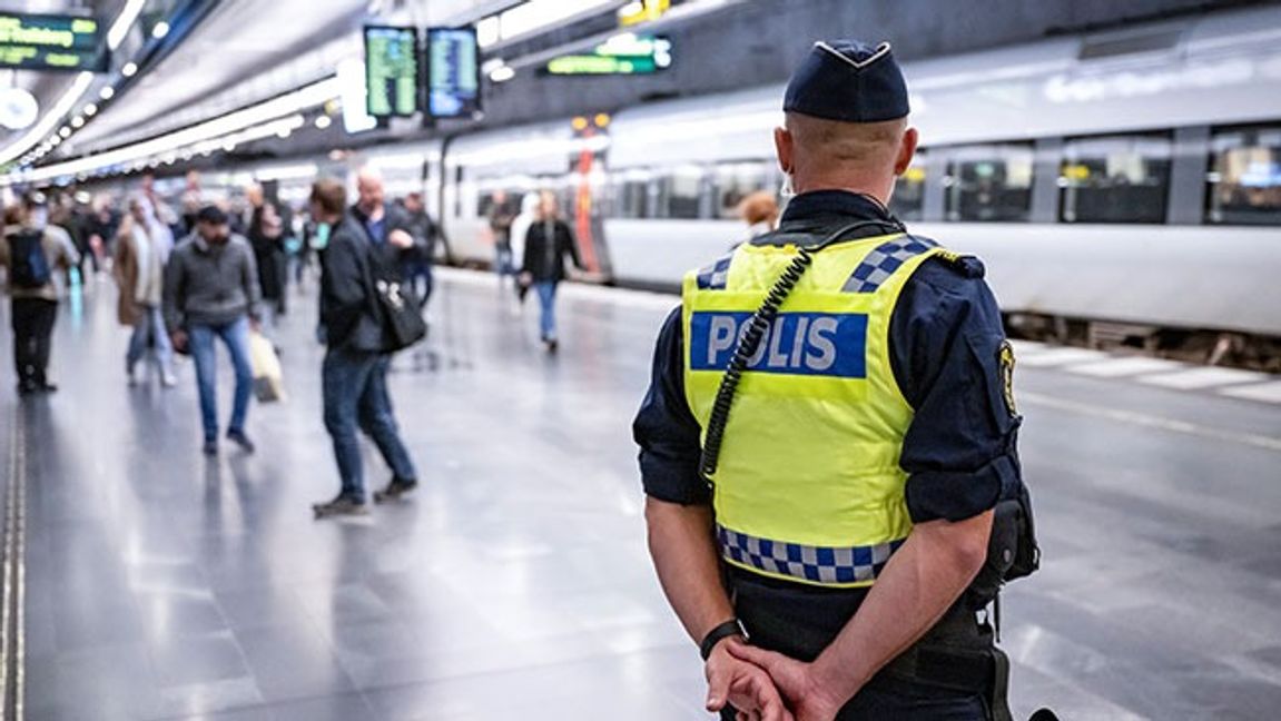 Polis patrullerar på Malmö centralstation i oktober. Bild: Johan Nilsson