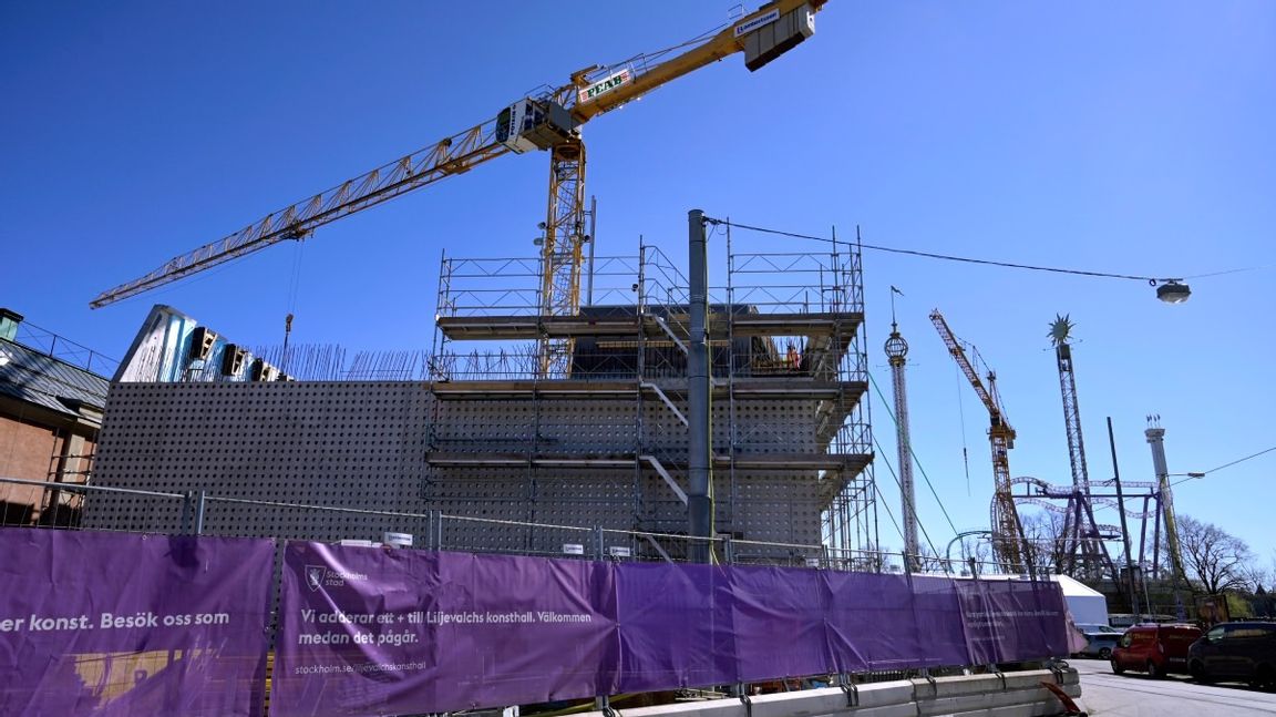 För tolfte året i rad rankas Peab som Sveriges största byggföretag. På bilden, från april 2020, syns arbetet med Liljevalchs tillbyggnad på Djurgården i Stockholm. Foto: Janerik Henriksson/TT