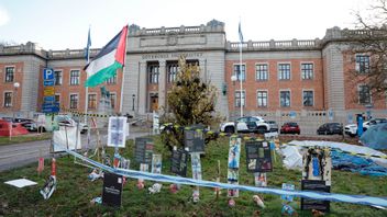 Studentaktivisterna som vräktes från detta tältläger utanför GU i november har nu flyttat in sin protest i HDK-Valands lokaler. Foto: Adam Ihse/TT