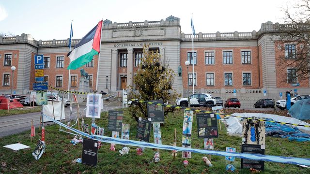 Studentaktivisterna som vräktes från detta tältläger utanför GU i november har nu flyttat in sin protest i HDK-Valands lokaler. Foto: Adam Ihse/TT