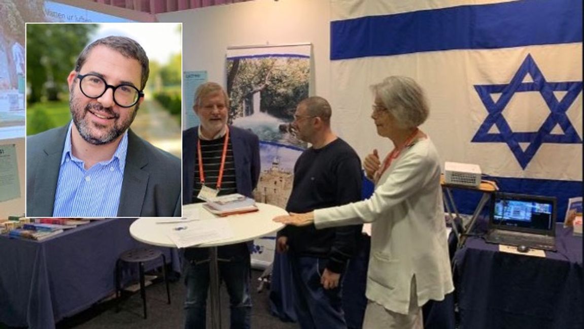 Debattören Martin Blecher och Vänskapsförbundet Sverige–Israels monter på Bokmässan. Foto: Privat