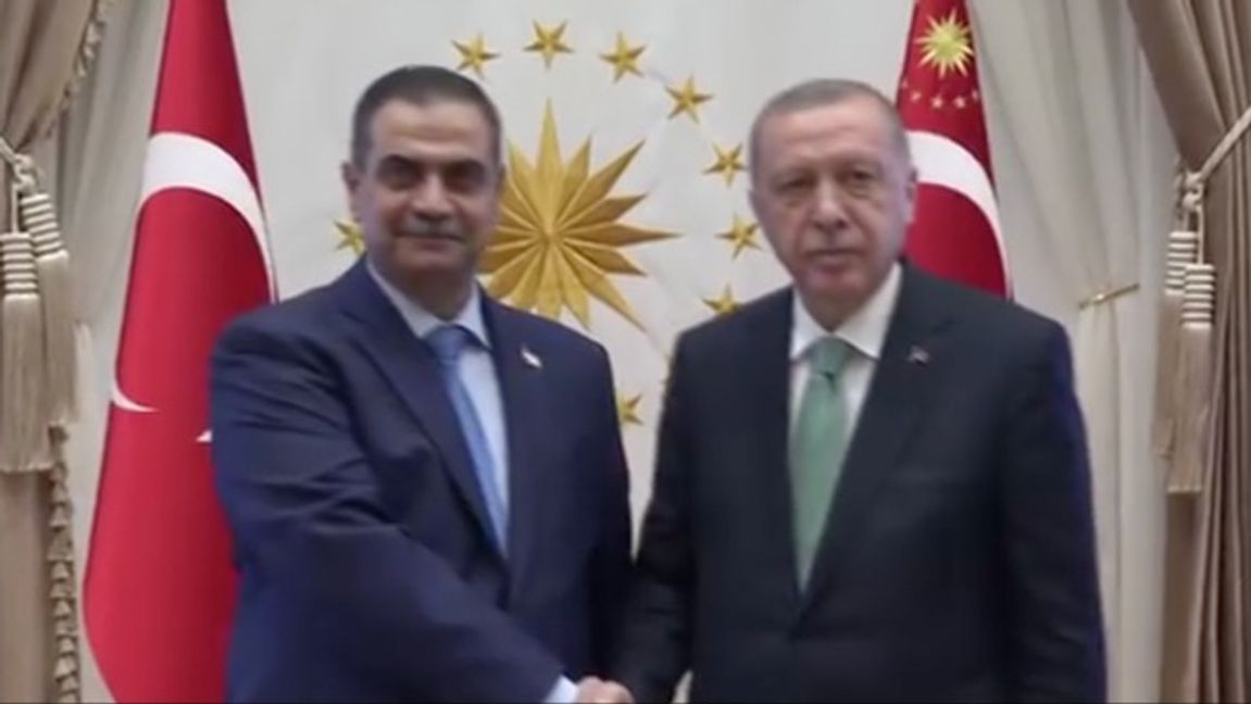 Najah al-Shammari, här med Turkiets president Recep Tayyip Erdogan, har gripits och sedan släppts av polisen. Foto: Turkiska presidentämbetet