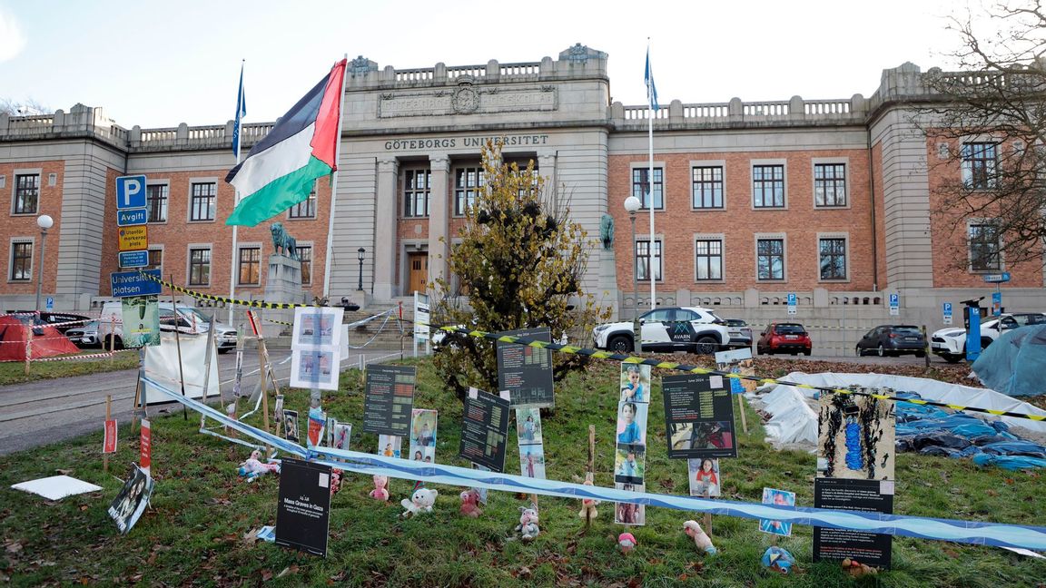 Propalestinskt tältläger utanför Göteborgs universitet, november 2024. Judiska studenter upplever att de inte känner sig säkra på svenska lärosäten sedan Hamas attack mot Israel 2023. Foto: Adam Ihse/TT