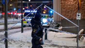Polis vid en bostad i Malmö i november 2025 efter larm om en hög smäll vid en port. Foto: Johan Nilsson/TT