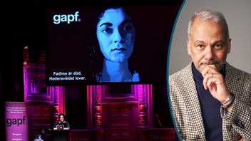 Sara Mohammad, som grundade föreningen GAPF, talar under Fadimegalan 2020. Foto: Janerik Henriksson/TT / Robert Eldrim