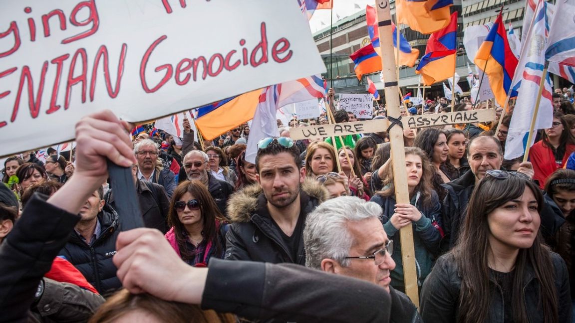 Manifestation till minne av folkmordets 100-årsdag på Sergels torg. Foto: Nora Lorek / TT /