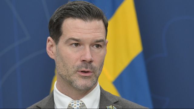Bistånds- och utrikeshandelsminister Johan Forssell (M) presenterar ny utrikeshandelsstrategi under en pressträff. Foto: FREDRIK SANDBERG/TT