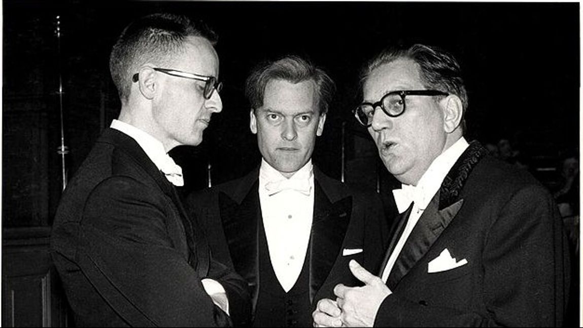 Sven Stolpe till höger vid sin disputation i Uppsala 1959. Foto: Wikipedia