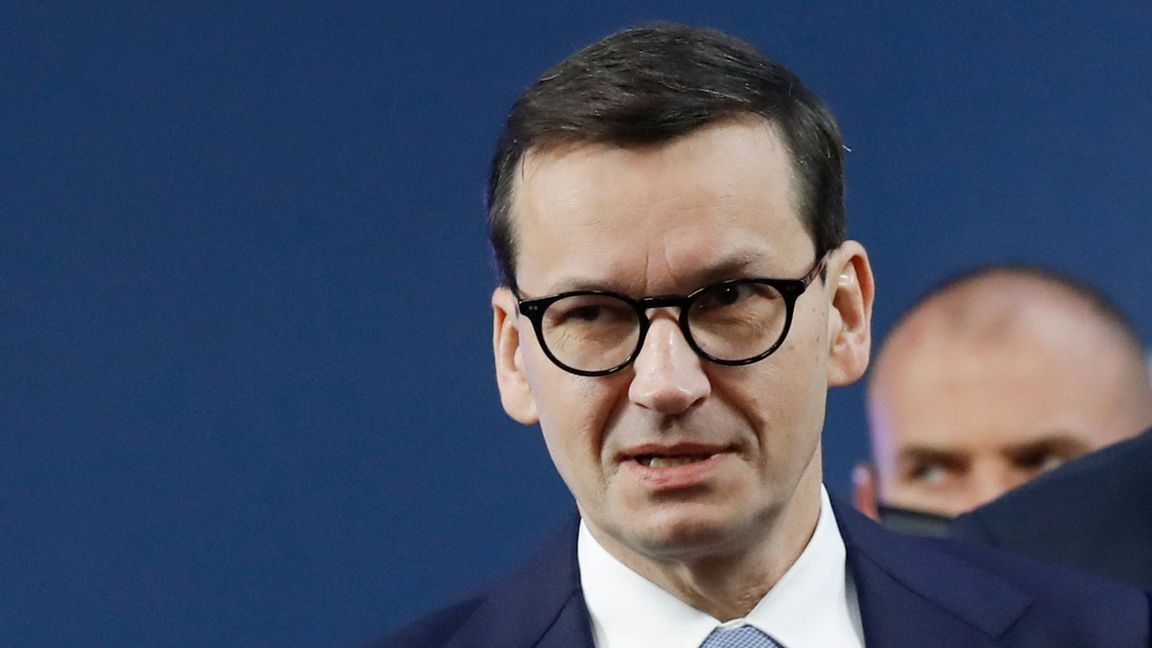  Polens premiärminister Mateusz Morawiecki varnar för belarusisk och rysk hybridkrigföring. Foto: Olivier Hoslet/AP