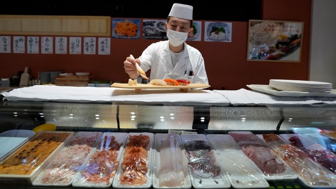 Japan har brottats med alldeles för låg inflation under lång tid samtidigt som man har haft minusränta. Arkivbild. Foto: EUGENE HOSHIKO/AP/TT