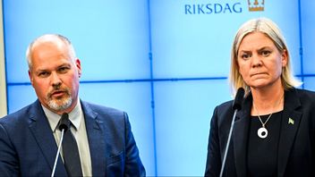 Morgan Johansson var 2017 optimistisk om att Sverige var på väg att ”knäcka” gängen. Då avfärdade han också flera förslag från Tidöpartierna om straffskärpningar. Magdalena Andersson till höger. Foto: Pontus Lundahl/TT