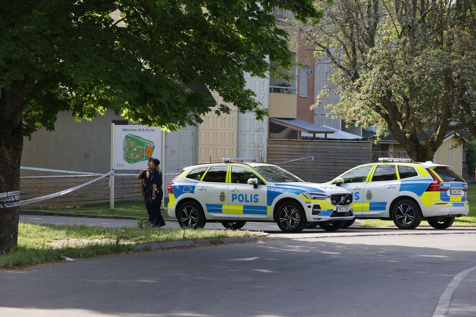 Poliser på plats efter dubbelmordet i Hageby i Norrköping natten mot den 3 juni 2024. Magnus Andersson/TT