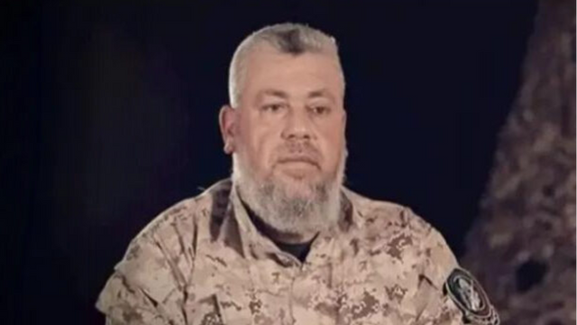 Den muslimske terroristen Izz a-Din al-Hamamrah är en av dem som enligt Daily Mail njuter av 5-stjärnigt hotell i Kairo. Foto: Youtube