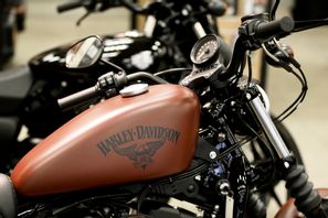 EU inför tullar på amerikanska motorcyklar, bourbon och båtar från USA från och med den 1 april. Arkivbild. Foto: Keith Srakocic AP/TT