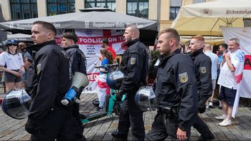 Tysk polis patrullerar innan EM-finalen den 14 juli. Foto: Markus Schreiber/AP/TT