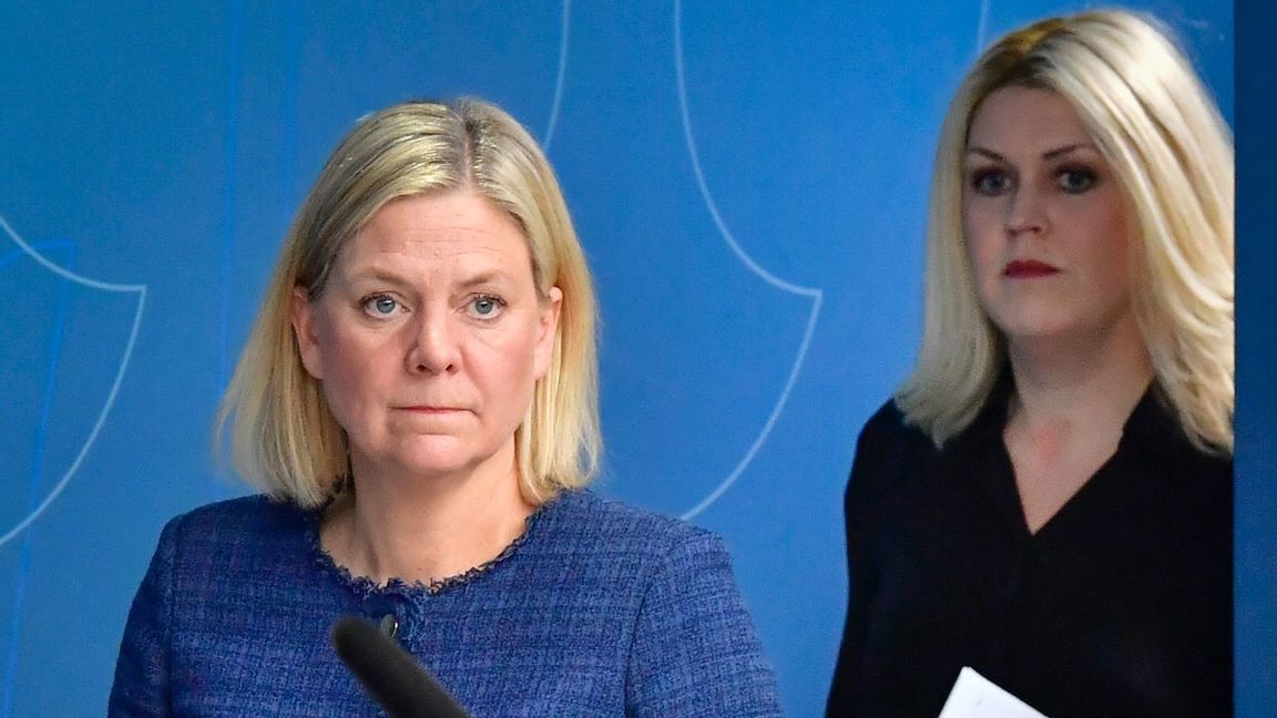 Systembolaget vill ha längre lördagsöppet. Men regeringen säger nej. Statsminister Magdalena Andersson (S) och socialminister Lena Hallengren (S). Foto; 