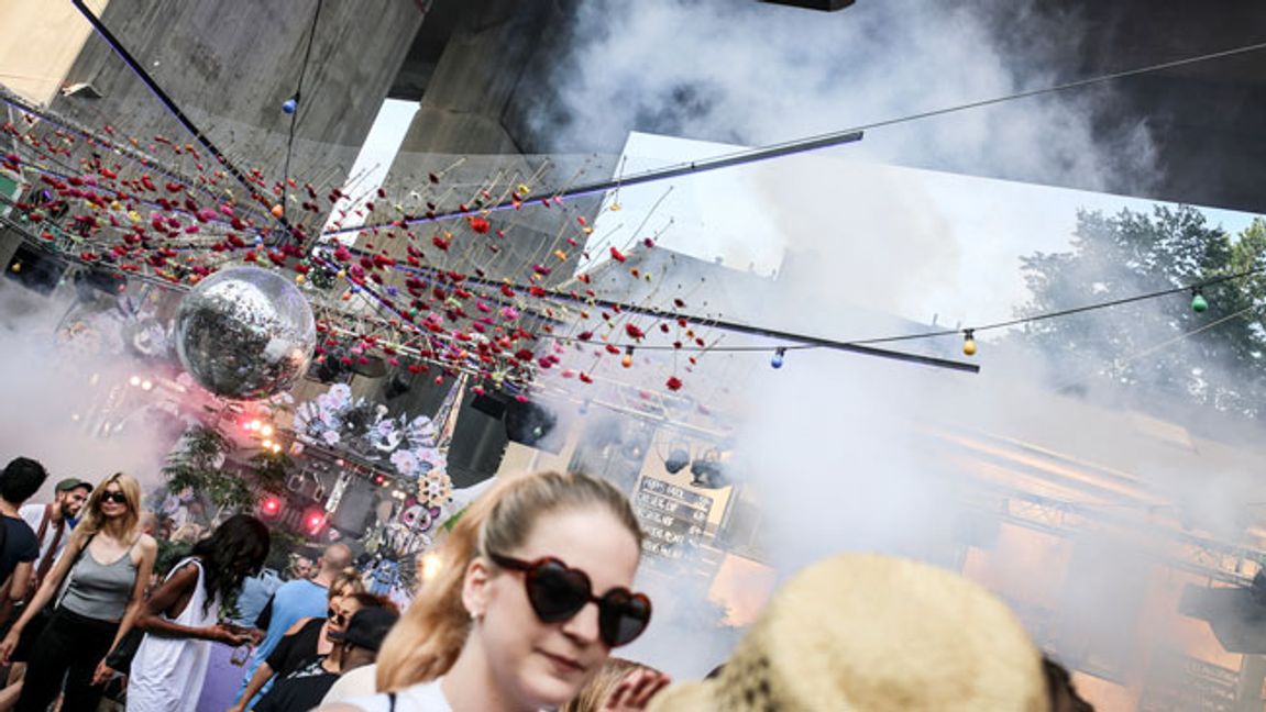 Utomhusklubben Trädgården under Skanstullsbron i Stockholm. Foto: Helena Landstedt/TT