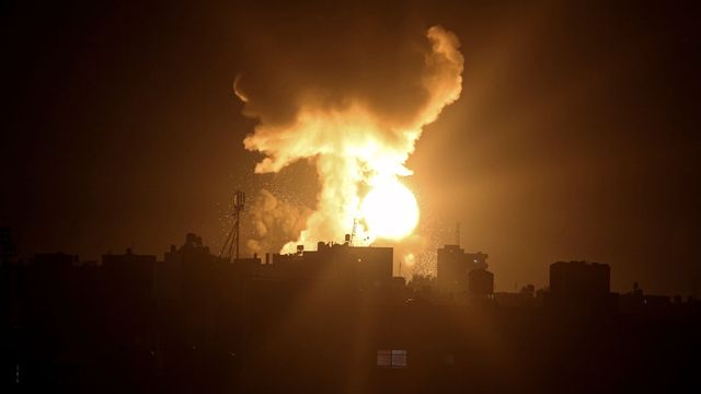 Israel sköt sönder en Hamasbas väster om Khan Younis i Gaza. Foto: Yousef Masoud/AP