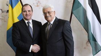 Ingen tvingade Löfven att bjuda in Abbas och ingen frågade varför en förintelseförnekare skulle få besöka Rosenbad. Foto: JONAS EKSTRÖMER / TT 