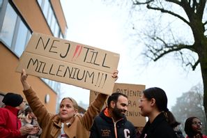 Protester utanför Södra Älvsborgs sjukhus i samband med införandet av Millennium i höstas. Arkivbild. Björn Larsson Rosvall/TT