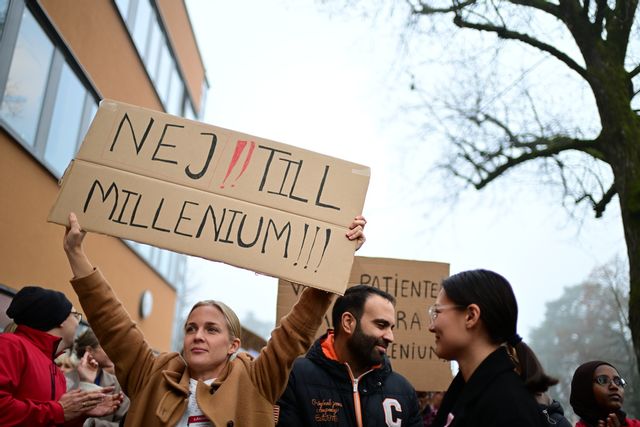 Protester utanför Södra Älvsborgs sjukhus i samband med införandet av Millennium i höstas. Arkivbild. Björn Larsson Rosvall/TT