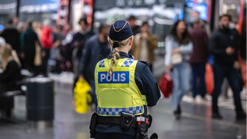 I kampen mot gängkriminalitets rekrytering av mindreåriga har polisen utökat sin närvaro i kollektivtrafiken i regionen. Foto: Johan Nilsson/TT