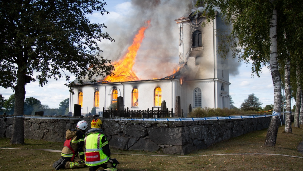 Kyrka i Växjö totalförstörd i brand. Foto: André Larsson/TT