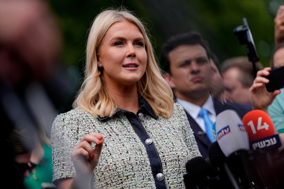 Tidningen Wall Street Journal portas från Trumps kommande resa till Skottland, uppger Vita husets pressekreterare Karoline Leavitt. Foto: Julia Demaree Nikhinson/AP/TT