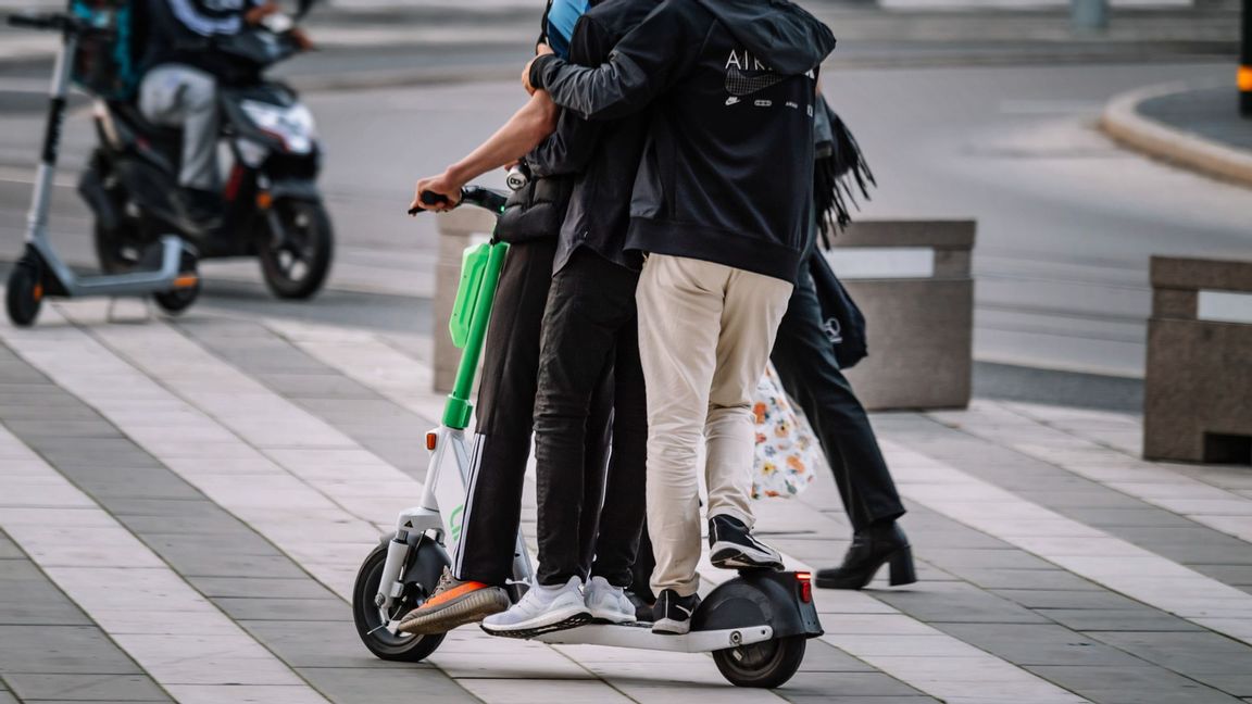 Snart kan det bli promillegräns för elsparkcyklarna. Foto: Stina Stjernkvist/TT