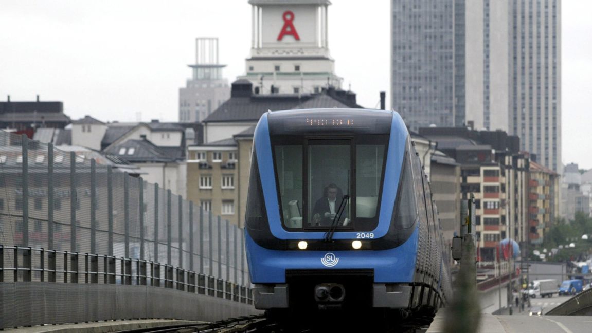 Genrebild. Tunnelbanetåg på Skanstullsbron i Stockholm. Foto: Mats Andersson/SCANPIX/TT