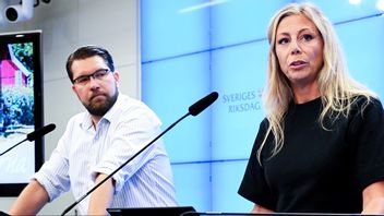 Linda Lindberg, till höger, ska leda arbetsgrupperna. Foto: Anders Wiklund/TT