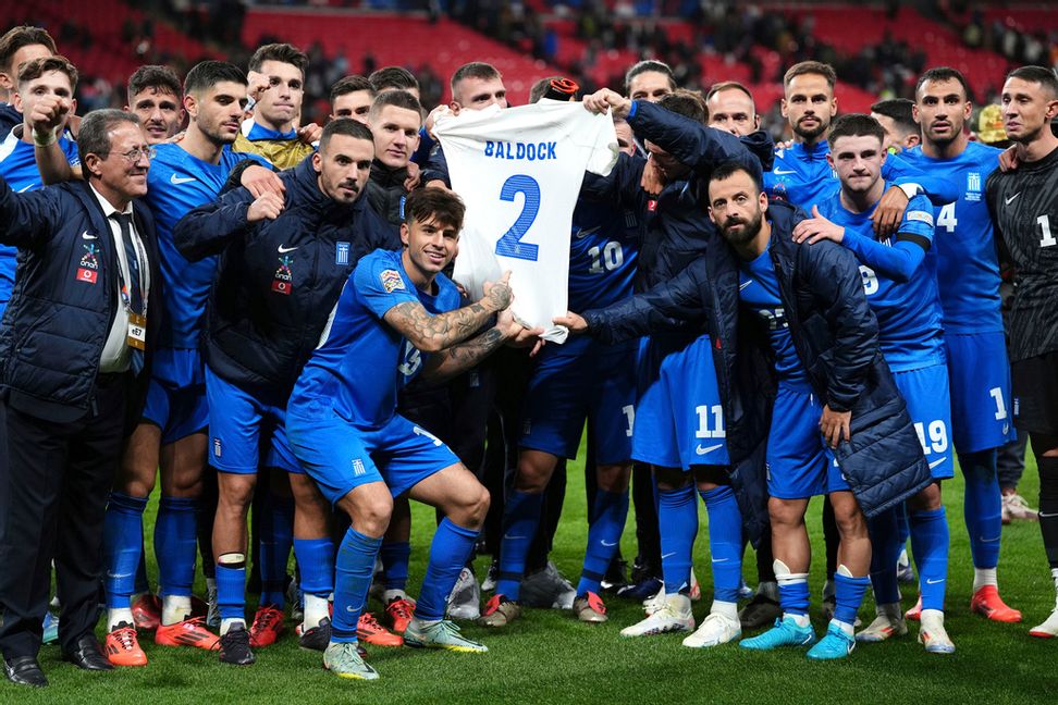 Grekland skrällvann mot England och hedrade George Baldock. Bradley Collyer/AP/TT