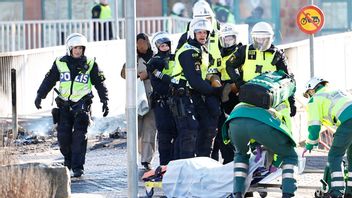 Man skjuten sedan polisen tvingats avfyra varningsskott. Foto: Stefan Jerrevång/TT