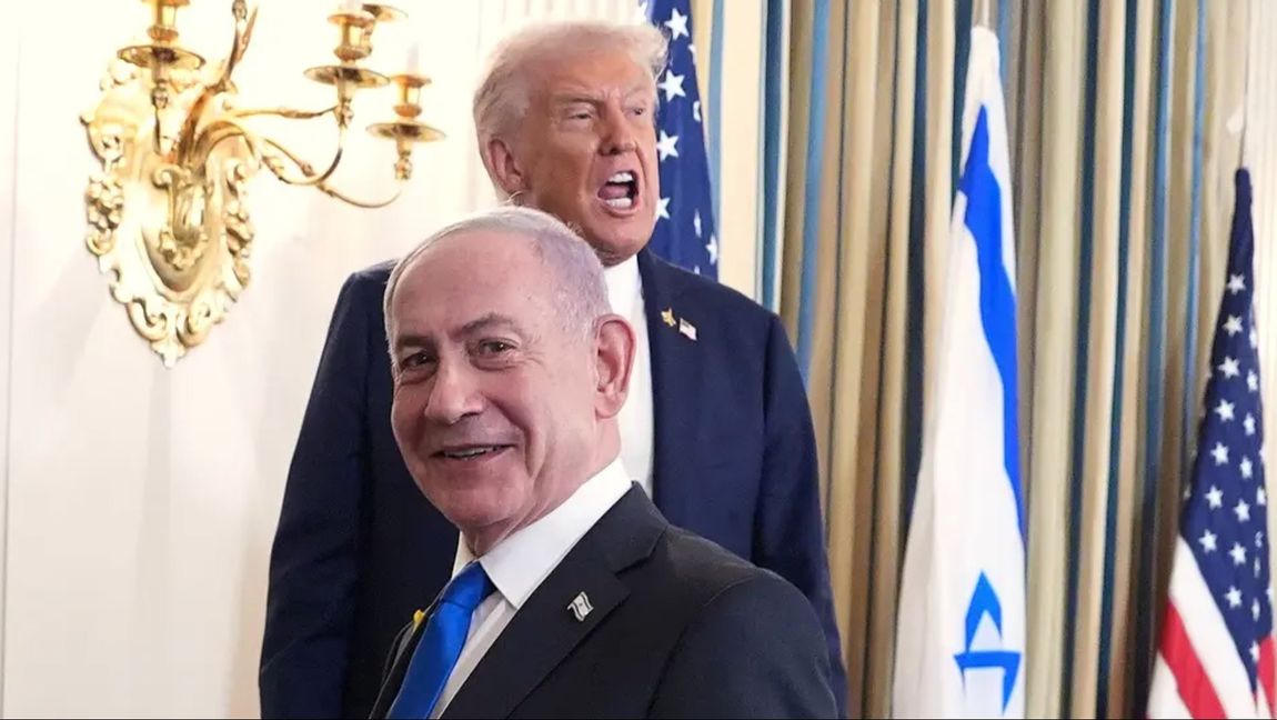 Benjamin Netanyahu och Donald Trump på måndagens presskonferens Foto: Evan Vucci/AP/TT