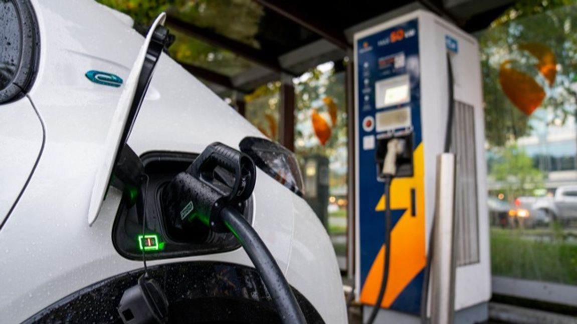 Elbil på laddning. Arkivbild. Foto: Fredrik Varfjell/NTB/TT.