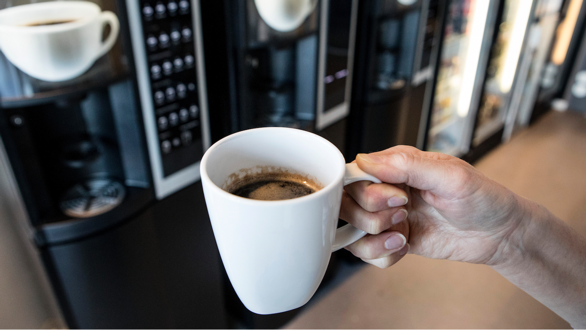 Genrebild. Kafferasten är en djupt rotad tradition på arbetsplatser och har stort symbolvärde för gemenskapen. Foto: Christine Olsson/TT