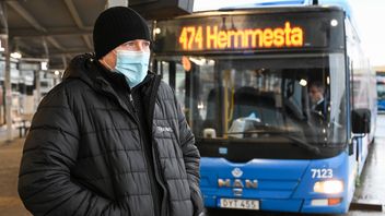 Direkt efter helgerna, från och med den 7 januari, gäller munskydd i kollektivtrafiken. Arkivbild. Foto: Jonas Ekströmer/TT