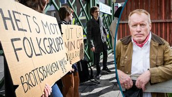 Demonstranter som menar att koranbränning är brottsligt. Foto: Henrik Montgomery/TT