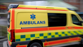 Genrebild. Ett barn fördes till sjukhus med ambulans efter att ha fallit från tredje våningen. Foto: Björn Larsson Rosvall/TT