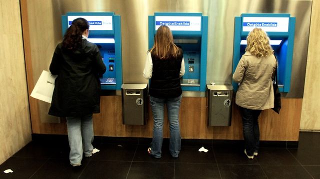 I flera av landets automater går det inte att ta ut eller sätta in pengar. Kontanthanteringen är samhällsviktig, konstaterar Bankomat, men befarar att situationen blir värre innan den blir bättre. Foto: Björn Larsson Ask / SvD / TT.