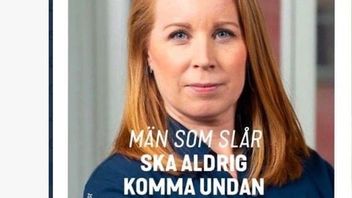 Förr skulle män aldrig komma undan. Nu kan det vara väldigt länge sedan de slog. Foto: Centerpartiets affisch.