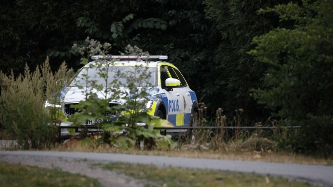 Polisen larmades till Kärrtorps idrottsplats. Foto: Johan Jeppsson/TT