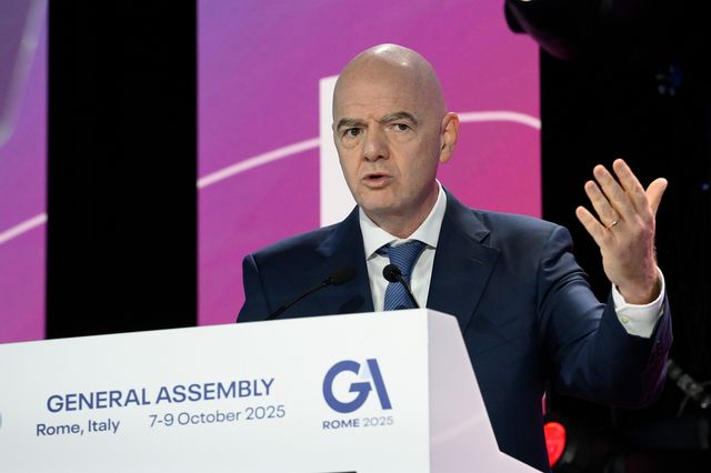 Fifas ordförande Gianni Infantino vill stoppa hotfulla nättroll från VM som straff. Arkivbild. Fabrizio Corradetti/LaPresse/AP/TT