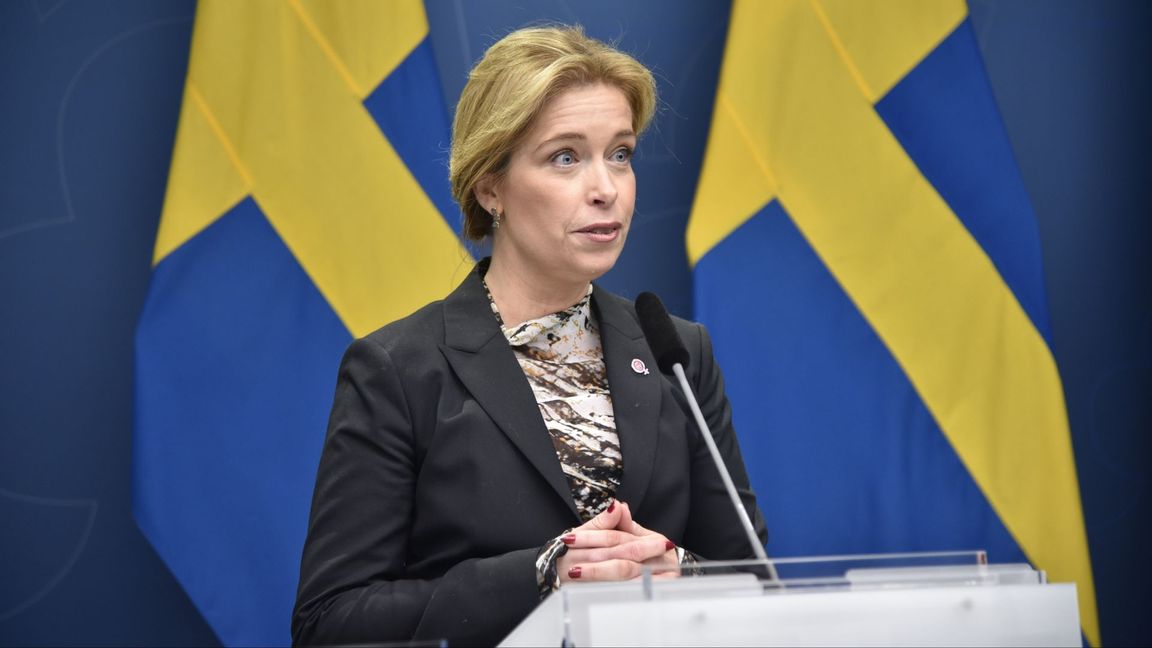 Klimat- och miljöminister Annika Strandhäll säger att regeringen fattar beslut om slutförvaret den 27 januari. Foto: Lars Schröder/TT.