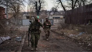 Ukrainska soldater på plats i Bachmut. Foto: Roman Chop/AP/TT